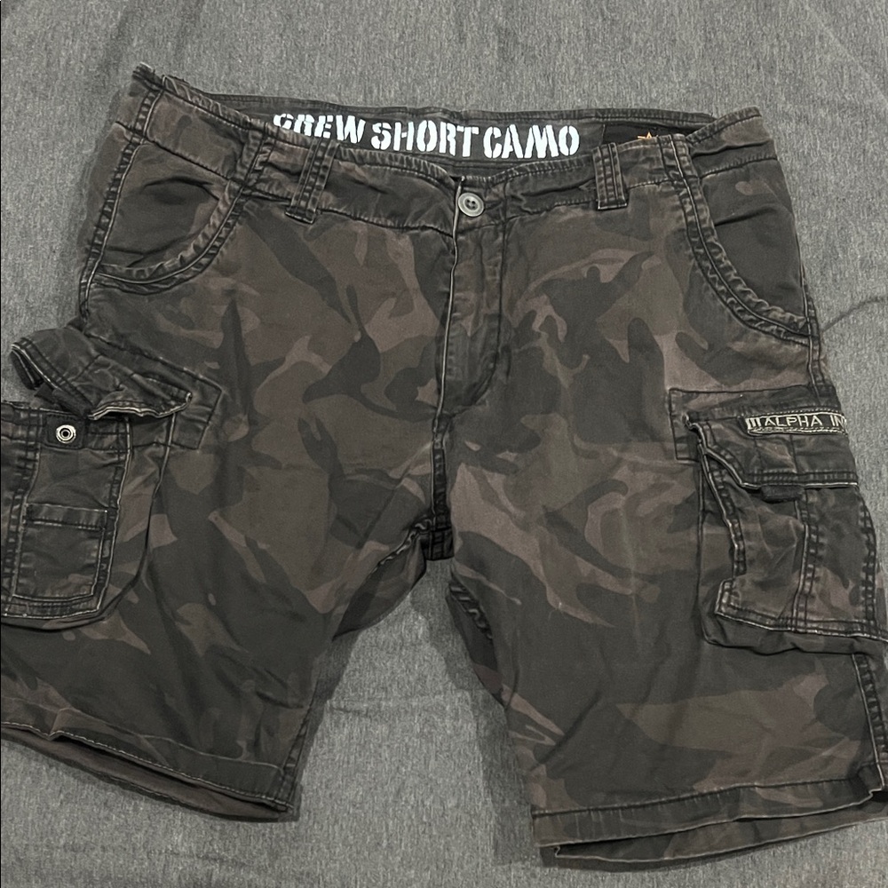 Alpha Industries dark Camo Cargo Shorts